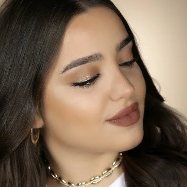 أسرار تسريحة الويفي بالمنزل وتجربة عدسات ملوّنة مع نجلا مسعد